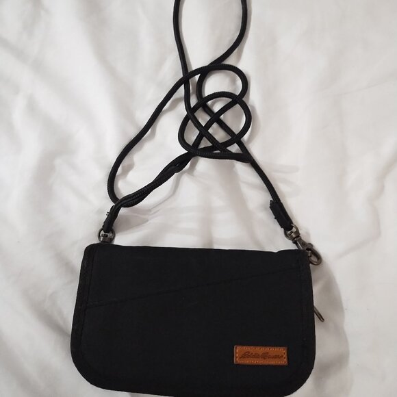 Eddie Bauer Connect Travel Wallet - Picture 1 of 3